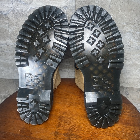 Dr. Martens 1460 Pascal Made in England Emboss Suede Boots - Size: 7 - Picture 5 of 7